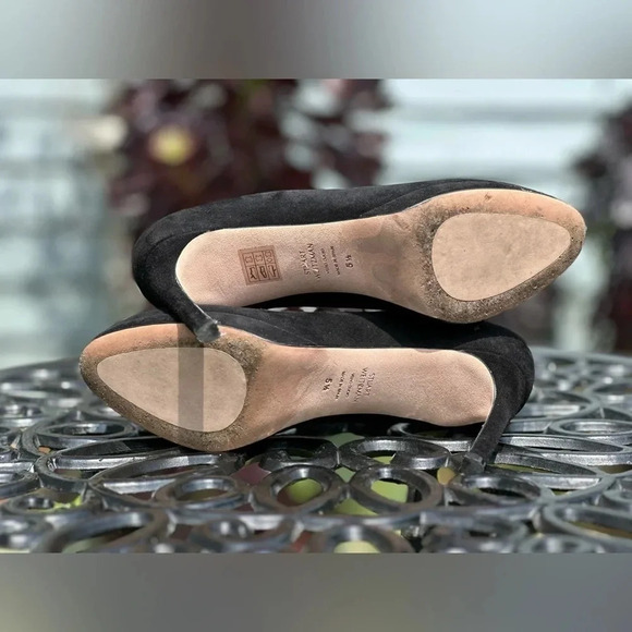 Stuart Weitzman — Suede Pumps - Picture 7 of 7
